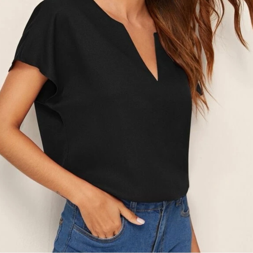 Unity Notch Neck Batwing Sleeve Top. Size Medium (6)